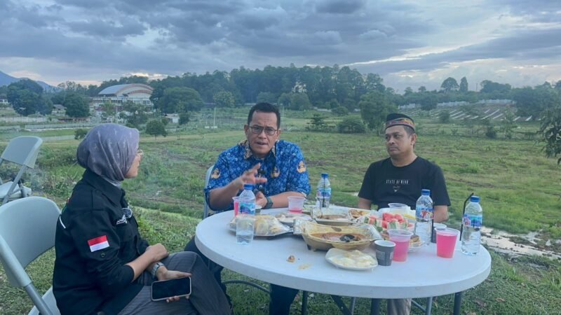 Pj Bupati Pidie Jaya, T. Ahmad Dedek ( Tengah ) bersama Direktur RSJ Aceh Dr. Hanif. Kuta Malaka 17 Januari 2025 / Foto Humas Prokopim Pidie Jaya.