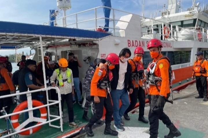 Tim Gabungan Evakuasi Satu Crew Kapal Chemway Arrow, Banda Aceh, Rabu (15/1/2024). (Foto : Kantor Pencarian dan Pertolongan Kelas A Banda Aceh).