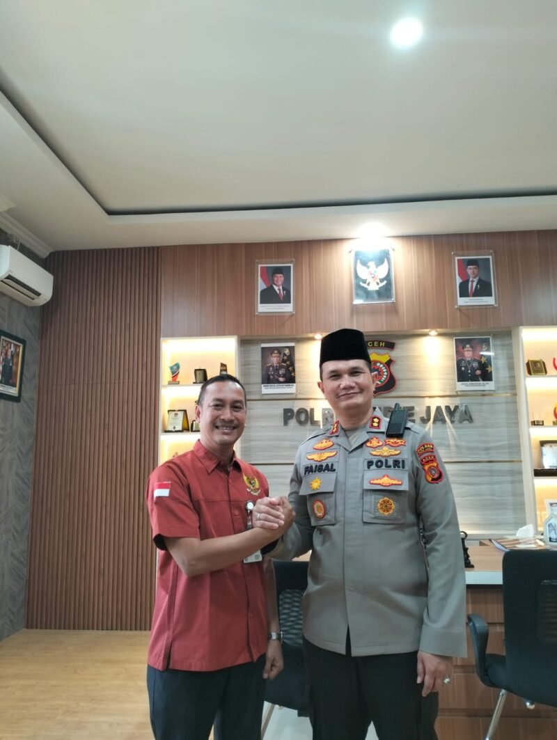Direktur LBH ARUN Taufik Akbar, SH., CPM, jalin silaturahmi dengan Kapolres Pidie Jaya, AKBP Ahmad Pasaribu, SH. S.I.K., M.H. Trienggadeng, (15/2/2025 ). Foto/Dok