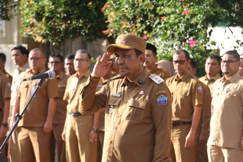 Wakil Bupati Pidie Jaya, Hasan Basri, ST.MM, dalam Apel Perdana di halaman Kantor Bupati, Komplek Perkantoran Cot Trieng, Meureudu (24/2/2025).Foto/dok