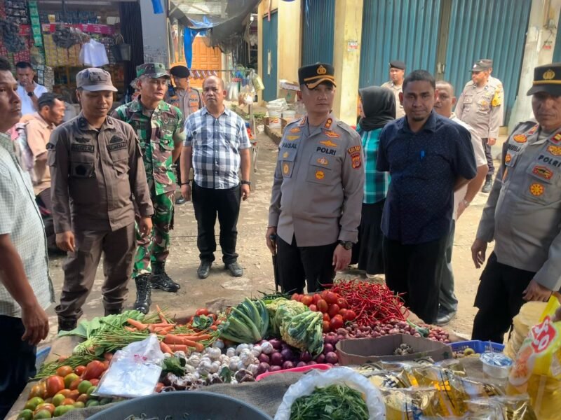 Porkopimda Pidie Jaya sidak pasar, untuk memastikan harga menjelang Ramadhan tahun 2025. Pasar Meureudu, Kamis (27/2/2025). Foto/Ms