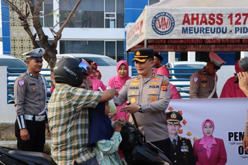 Kapolres Pidie Jaya, AKBP Ahmad Pasaribu, SH. S.I.K. MH, tebar kebaikan Di bulan Ramadhan 1446 H - 2025 M. Selasa (3/3/2025). Foto/Ms