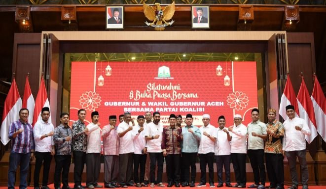 Gubernur Aceh, H. Muzakir Manaf, didampingi Wakil Gubernur Aceh, Fadhlullah SE lakukan buka puasa bersama dan silaturahmi bersama partai Koalisi di Anjong Mon Mata komplek pendopo Gubernur Aceh, kamis, (06/03/2025). Foto: Dok. Prokopim Setda Aceh