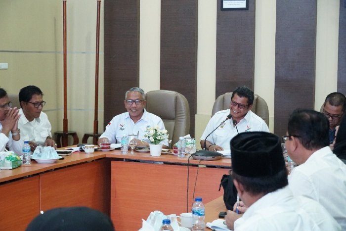 Rapat Pembahasan Rancangan Peraturan Bupati (Ranperbup) terkait Pedoman Penyusunan APBG (Anggaran Pendapatan Belanja Gampong), di Aula Sanusi Wahab, Kantor Bupati Aceh Besar, Kota Jantho, Rabu, (19/02/2025). Foto: Dok. MC Aceh Besar