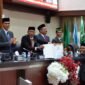 Ketua Tim Revisi, Tgk. Anwar Ramli, menyampaikan laporan yang diterima oleh ketua DPRA. Foto: Dok. Pribadi/Acehreal.com
