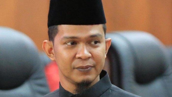 Anggota DPRA Dapil IX Hadi Surya mengajak seluruh elemen masyarakat untuk menghentikan polemik terkait status empat pulau (Pulau Panjang, Pulau Lipan, Pulau Mangkir Gadang, dan Pulau Mangkir Ketek) yang secara resmi telah dikembalikan ke dalam wilayah administratif Aceh oleh Pemerintah Pusat.(Foto:Dok.Humas  DPRA)