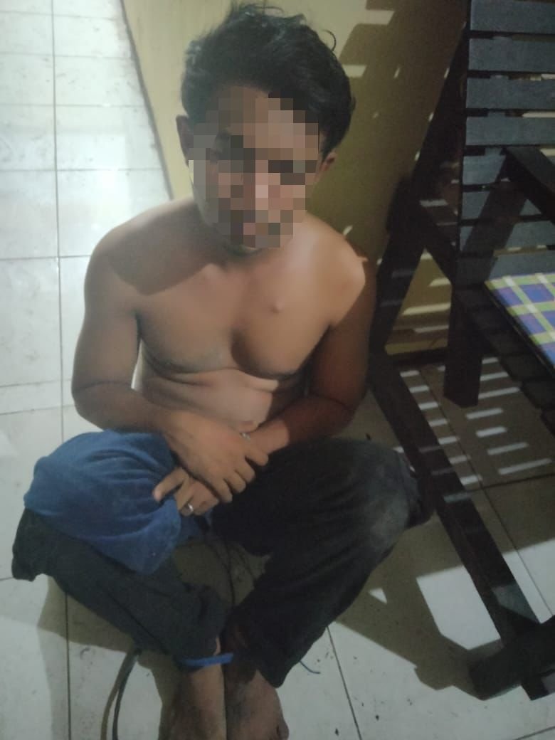 Terduga pelaku pencurian di Gampong Ule Gle diamankan di Polsek Bandar Dua, Pidie Jaya, Jum'at (15/8/2025). Foto : Dok / Humas Polres Pidie Jaya 