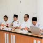 Bupati Pidie Jaya Tgk. H. Syibral Malasyi ( pegang Mic ) memberikan arahan terkait pelaksanaan Pilchiksung. Aula Cot Trieng II. Rabu (27/2025). Foto:Dok/Humas Prokopim Pidie Jaya 