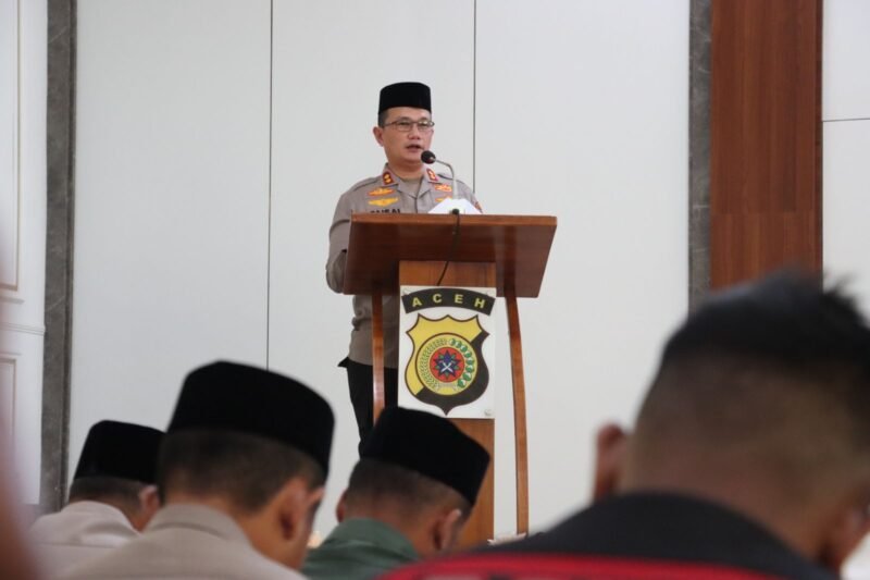 Kapolres Pidie Jaya AKBP Ahmad Pasaribu SH SIK MH, memberikan kata sambutan dalam acara peringatan Maulid Nabi Besar Muhammad SAW. Foto:Dok/Humas Polres Pidie Jaya 