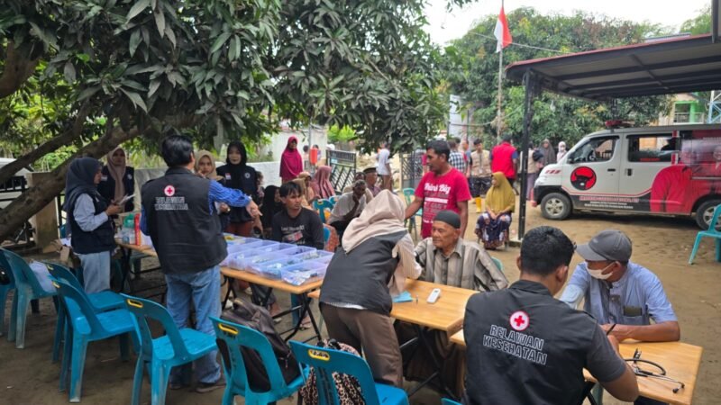 Tim medis PDI Perjuangan Memberikan pelayanan kesehatan bagi Masyarakat Gampong Meunasah Tengeuh, Kecamatan Meurah Dua. Pidie Jaya. Selasa (20/1/2026). Foto:Dok/ Muhammad Rissan