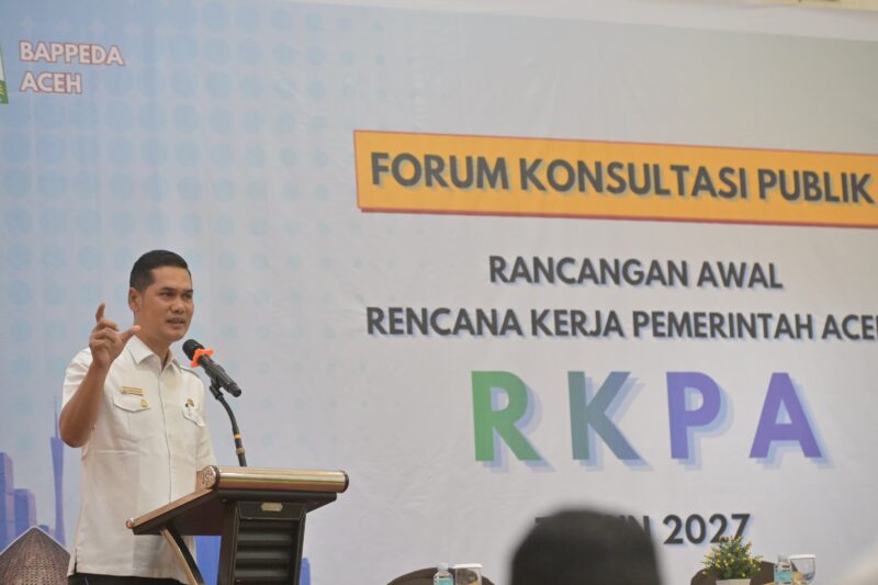 Sekretaris Daerah Aceh, M. Nasir, S.IP, M. SI membuka forum Konsultasi Publik Rancangan  Awal rencana kerja Pemerintah Aceh Tahun 2027 di Aula Hotel Grand Nanggroe Aceh, Banda Aceh, (08/04/2026).