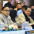 Tim Komisi III DPR RI bersama jajaran Polda Aceh mengikuti pertemuan monitoring implementasi KUHP dan KUHAP di Aula Presisi Polda Aceh, Banda Aceh, Jumat (10/04/2026). Foto: (Humas Polda Aceh).
