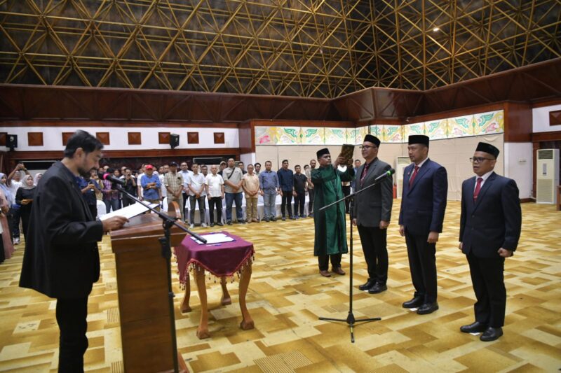 Kapolda Aceh Irjen Pol. Drs. Marzuki Ali Basyah bersama jajaran Forkopimda menerima kunjungan kerja Tim Komisi III DPR RI di Bandara SIM, Jumat (10/04/2026). Foto: (Humas Polda Aceh).