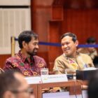 Gubernur Aceh, Muzakir Manaf (Mualem) di dampingi Dek Fadh pada acara konsultasi perubahan Undang-Undang Nomor 11 Tahun 2006 tentang Pemerintah Aceh (UUPA) minta Dana Otsus minimal sebesar 2,5%. Anjong Mon Mata, Banda Aceh, Kamis (16/04/2006).