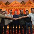 Wakil Gubernur Aceh, Fadhlullah, SE didampingi Asisten Pemerintahan dan Keistimewaan Sekda Aceh, Drs. Syakir, Asisten Administrasi Umum, Sekda Aceh, Dr. A. Mirtala dan Kepala Inspektur Aceh, Abdullah kembali menyelesaikan perselisihan antara Bupati Aceh Singkil, Safriadi Oyon, dengan Dewan Perwakilan Rakyat Kabupaten (DPRK) Aceh Singkil terkait pengesahan Rancangan APBK Tahun 2026, Sabtu malam,(18/04/2026).