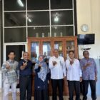 Plh Sekdakab Aceh Besar Abdullah SSos menerima audiensi Wakil Ketua Bidang Pengabdian pada Lembaga Penelitian dan Pengabdian kepada Masyarakat (LPPM) USK, Dr Dra Sulastri MSi di kantor Bupati Aceh Besar, Kota Jantho, Rabu (15/04/2026). 