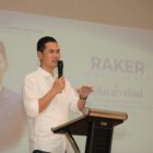 Sekretaris Daerah Aceh, M. Nasir, menyampaikan sambutan saat membuka Rapat Kerja dan Silaturahmi Kagama Aceh di Banda Aceh, Sabtu (2/5/2026). Foto: (Humas Aceh).
