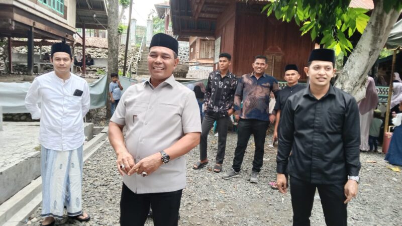 Bupati Aceh Besar H Muharram Idris saat menghadiri Haul ke 20 Bau Muhammad Dahlan Alfarisi Al Baghdadi di Zawiyah Tgk Chiek Tanoh Abee, Seulimuem, Sabtu (02/05/2026). 