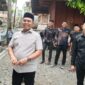 Bupati Aceh Besar H Muharram Idris saat menghadiri Haul ke 20 Bau Muhammad Dahlan Alfarisi Al Baghdadi di Zawiyah Tgk Chiek Tanoh Abee, Seulimuem, Sabtu (02/05/2026). 
