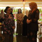 Bunda PAUD Aceh, Ny. Marlina Muzakir, berbincang dengan Wakil Ketua Pokja PAUD DIY, Kanjeng Gusti Bendara Raden Ayu Paku Alam X, saat kunjungan kerja di Pura Pakualaman, Yogyakarta, Senin (4/5/2026). Foto: (Humas Aceh).