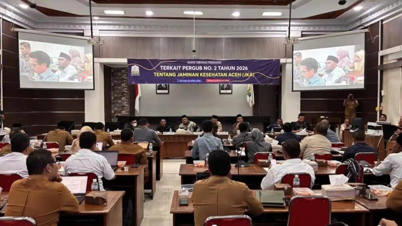 DPRA menggelar RDP terkait polemik Pergub Aceh Nomor 2 Tahun 2026 tentang Jaminan Kesehatan Aceh (JKA) di Ruang Serba Guna DPRA, Selasa (28/04/2026).