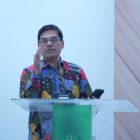 Rektor UIN Ar-Raniry Prof Dr Mujiburrahman MAg saat menjadi keynote speaker pada Talk Show Pendidikan Nasional di Aula Gedung Pascasarjana UIN Ar-Raniry Banda Aceh, Selasa (7/7/2026).