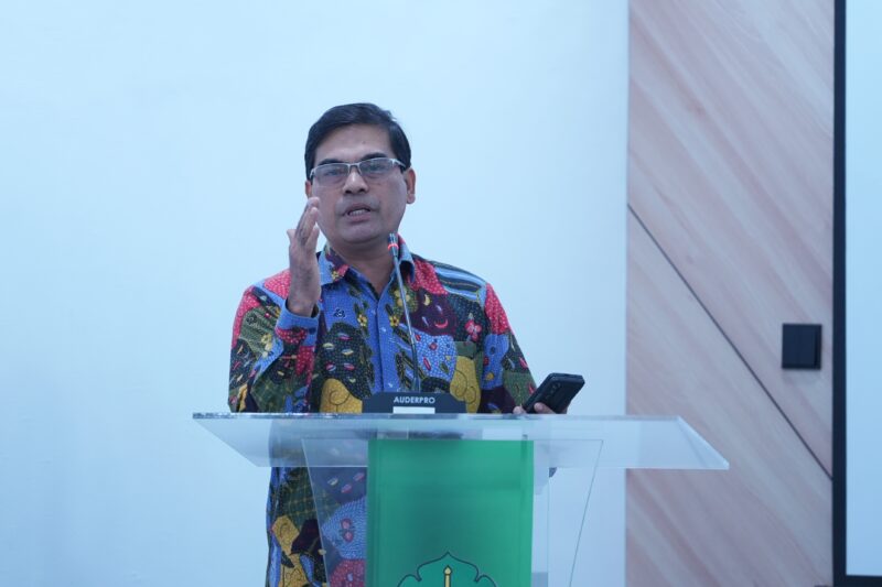 Rektor UIN Ar-Raniry Prof Dr Mujiburrahman MAg saat menjadi keynote speaker pada Talk Show Pendidikan Nasional di Aula Gedung Pascasarjana UIN Ar-Raniry Banda Aceh, Selasa (7/7/2026).