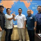 Ketua SMSI Aceh Besar Zulfikar, S.Pd., bersama pengurus saat melakukan audiensi dengan General Manager (GM) Garuda Indonesia Perwakilan Banda Aceh, Jufriandi, di Banda Aceh, Senin (21/9/2026). Foto: Dok. SMSI Aceh Besar