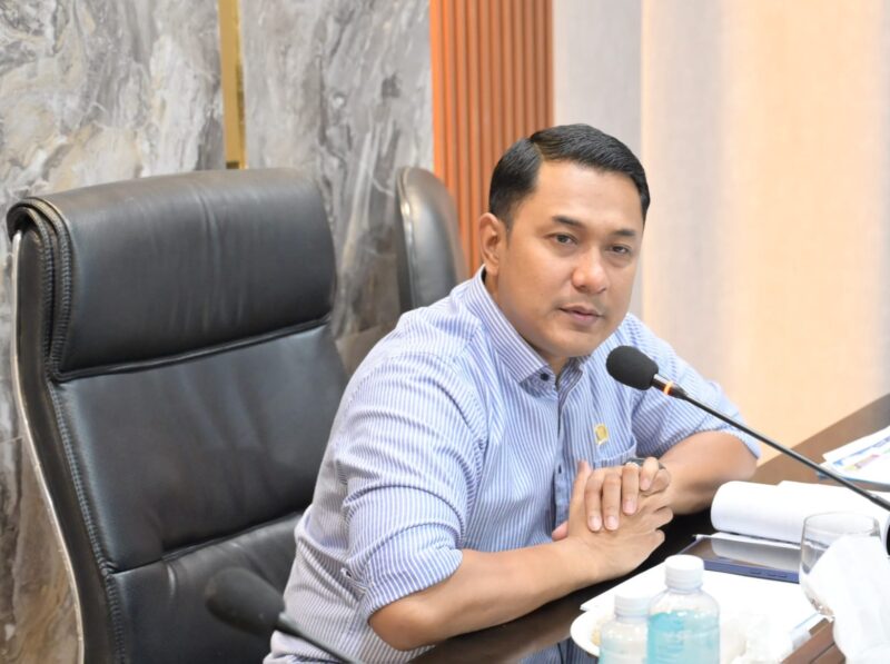 Ketua Komisi I DPRK Banda Aceh Teuku Nanta Muda meminta instansi terkait menelusuri video viral yang memperlihatkan seorang lansia diduga diminta meminta-minta di Banda Aceh, Rabu (5/8/2026). Foto: Dok. DPRK Banda Aceh