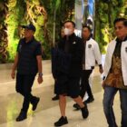 Dittipidsiber Bareskrim Polri membawa tersangka FP yang masuk DPO kasus dugaan perjudian online kembali ke Indonesia setelah ditangkap di Thailand, Jumat (25/9/2026). Foto: Dok. Istimewa 