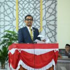 Juru Bicara Fraksi Golkar-PKB-PPP DPRK Banda Aceh Aulia Rahman menyampaikan pandangan fraksi dalam rapat paripurna DPRK Banda Aceh, Senin (21/9/2026) malam. Foto: Dok. DPRK Kota Banda Aceh