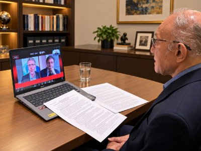 Wali Nanggroe Aceh Tgk. Malik Mahmud Al-Haythar mengikuti forum internasional Global Town Hall 2026 secara virtual dari Penang, Malaysia, Sabtu (19/9/2026). Foto: Dok. Istimewa 