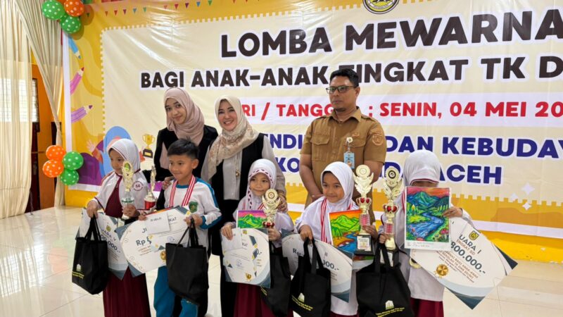 Peserta mengikuti lomba mewarnai dengan penuh antusias dalam kegiatan bertema “Semangat Mewarnai, Mengukir Prestasi, dan Menjadi Insan yang Mandiri” di Banda Aceh, Selasa (5/5/2026). Foto: Dok. DPRK Banda Aceh