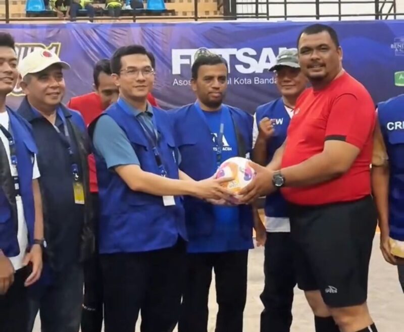 Ketua DPRK Banda Aceh Irwansyah, ST, membuka secara resmi Turnamen AFK Banda Aceh Cup 1 di GOR Harapan Bangsa, Banda Aceh, Kamis (7/5/2026). Foto: Dok. DPRK Banda Aceh