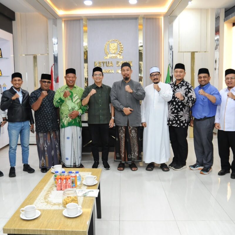 Ketua DPRK Banda Aceh Irwansyah, ST, bersama pengurus NU Banda Aceh usai melakukan audiensi membahas penguatan sinergi, dakwah, dan pembinaan generasi muda, Jumat (5/6/2026). Foto: Dok. DPRK Banda Aceh