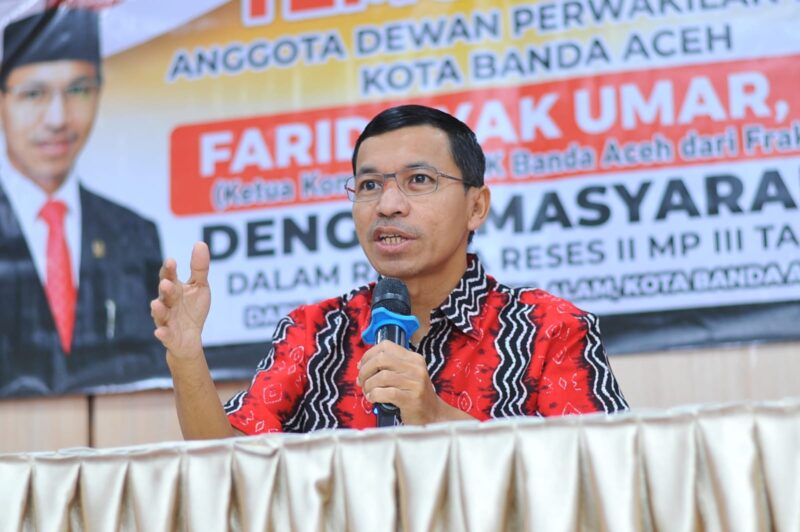 Ketua Komisi IV DPRK Banda Aceh Farid Nyak Umar, ST menyampaikan materi dalam kegiatan Reses II Masa Persidangan III DPRK Banda Aceh Tahun 2026 di Aula Bapelkes Aceh, Banda Aceh, Kamis (2/7/2026). Foto: Dok. DPRK Banda Aceh