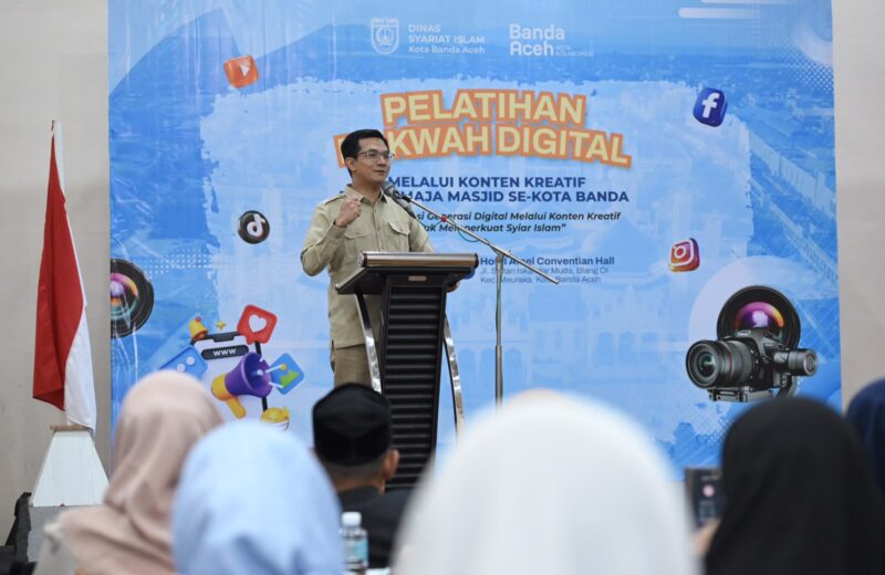 Ketua DPRK Banda Aceh Irwansyah, ST menyampaikan materi pada Pelatihan Dakwah Digital Melalui Konten Kreatif bagi Remaja Masjid se-Kota Banda Aceh di Hotel Amel Convention Hall, Banda Aceh, Rabu (15/7/2026). Foto: Dok. DPRK Banda Aceh