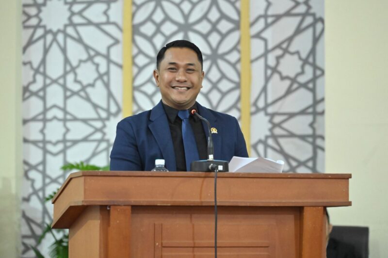 Wakil Ketua Fraksi Partai NasDem DPRK Banda Aceh Teuku Nanta Muda, ST, MM menyampaikan pandangan fraksi dalam sidang paripurna DPRK Banda Aceh, Jumat (24/7/2026). Foto: Dok. DPRK Banda Aceh