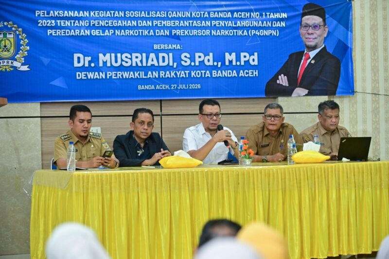 Wakil Ketua DPRK Banda Aceh Dr. Musriadi, S.Pd., M.Pd. menyampaikan sambutan pada kegiatan Sosialisasi P4GN di Kecamatan Ulee Kareng, Kota Banda Aceh, Senin (27/7/2026). Foto: Dok. DPRK Banda Aceh
