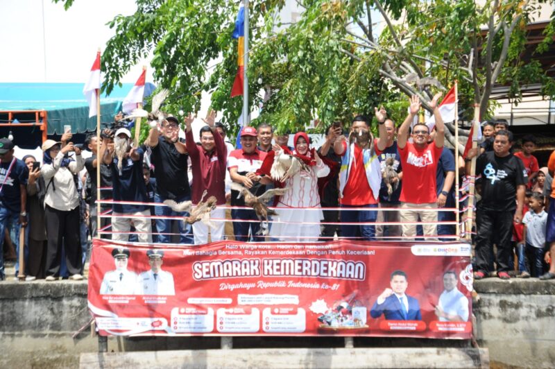 Wali Kota Banda Aceh Illiza Sa’aduddin Djamal bersama pimpinan DPRK Banda Aceh membuka lomba tangkap bebek dalam rangka “Semarak Kemerdekaan Bersama Daniel A. Wahab” di Krueng Lampaseh, Banda Aceh, Senin (17/8/2026). Foto: Dok. DPRK Banda Aceh