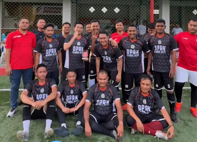 Tim DPRK Banda Aceh berfoto bersama usai mengikuti Turnamen Trofeo Corner Arena – Special Kemerdekaan di Lapangan Corner Arena, Lampriet, Banda Aceh, Senin (17/8/2026). Foto: Dok. DPRK Banda Aceh
