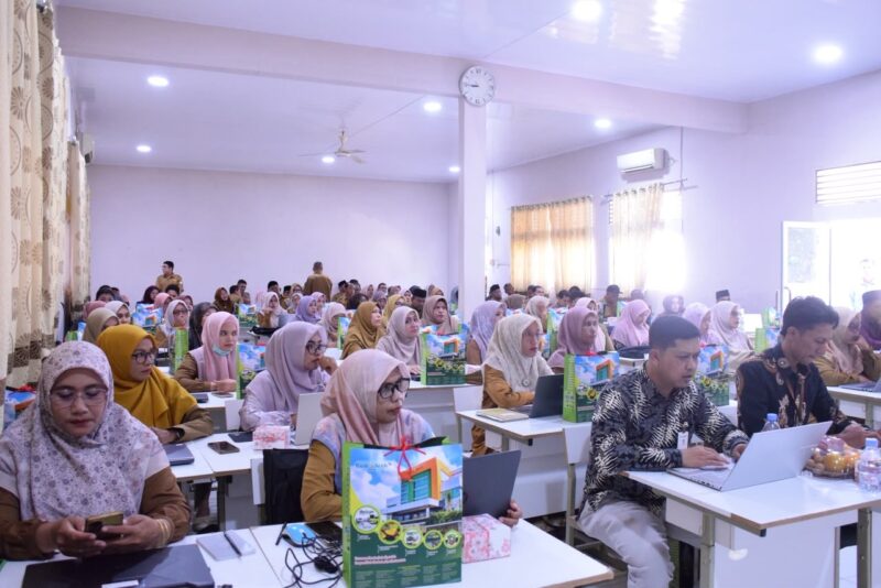 Peserta mengikuti sosialisasi layanan perbankan digital Internet Banking Corporate (IBC) yang digelar Bank Aceh Syariah bersama satuan pendidikan di wilayah kerja Cabang Dinas Pendidikan Wilayah Bireuen, Selasa (22/9/2026). Foto: Dok. Istimewa 