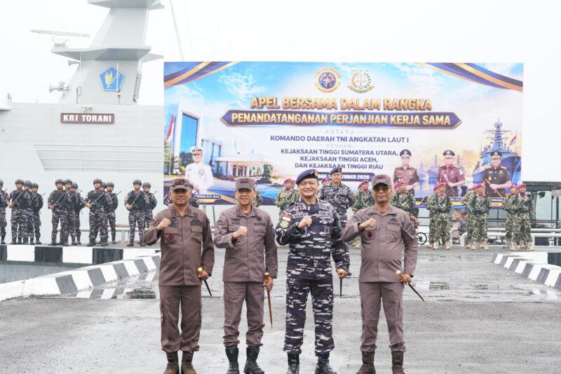 Kejati Aceh, Sumatera Utara, dan Riau memperkuat koordinasi dengan TNI AL melalui perjanjian kerja sama penegakan hukum di wilayah laut, Jumat (16/10/2026). Foto: Dok. Istimewa 