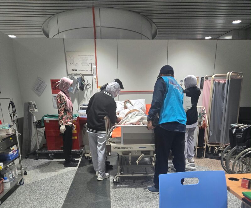 Tim Samira Travel mendampingi proses pemulangan jenazah Ismail bin Mustafa dari Malaysia hingga ke kampung halamannya di Nagan Raya, Rabu (21/10/2026). Foto: Dok. Istimewa