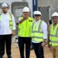 Pj. Sekda Aceh, Taufik, ST, M.Si, didampingi Wakil Bupati Aceh Tamiang, Ismail, SE.I, Kadishub Aceh, T. Faisal, ST, MT, beserta para Kepala SKPA/Biro lainnya, meninjau Progres Rehabilitasi Terminal Tipe B Aceh Tamiang TA. 2026, di Kuala Simpang, Selasa (13/10/2026). Foto: Dok. Biro Adpim Setda Aceh 