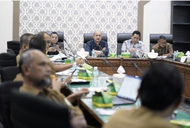 Dewan Perwakilan Rakyat Aceh (DPRA) melakukan rapat Satgas Pengawasan Penanggulangan Bencana Hidrometeorologi bersama sembilan SKPA, Selasa (27/10/2026). Foto: Dok. DPRA