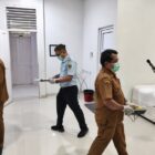 Inspeksi kesehatan lingkungan dilakukan untuk memastikan fasilitas Asrama Haji Kelas I Aceh memenuhi persyaratan kesehatan sebelum digunakan calon jemaah haji, Rabu (28/10/2026). Foto: Dok. Diskominfo Kota Banda Aceh