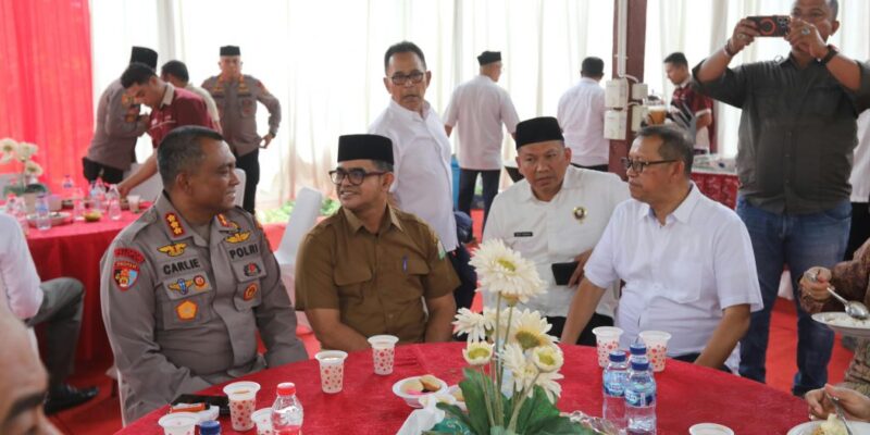 Plt. Sekda Aceh, Taufik, ST, M.Si, saat menghadiri perayaan Maulid Nabi Muhammad SAW 1448 H, di Dayah Darul Musthafa, di Gampong Cot Madhi, Kec. Blang Bintang, Kab. Aceh Besar, Senin, (28/9/2026). Foto: Dok. Biro Adpim Setda Aceh 
