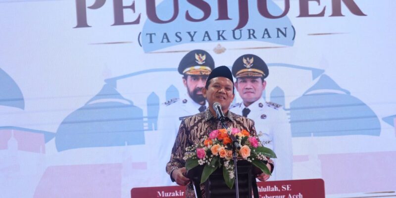 Wakil Gubernur Aceh, H. Fadhlullah, saat memberikan sambutan pada acara peusijuek dan tasyakuran tiga putra asal Aceh yang menjabat sebagai Menteri Koordinator Bidang Pembangunan Manusia dan Kebudayaan (Menko PMK), di Aula Badan Penghubung Pemerintah Aceh (BPPA), Jakarta, Minggu (11/10/2026). Foto: Dok. Biro Adpim Setda Aceh 