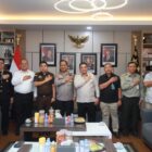 Kapolda Aceh Irjen Pol. Ruddi Setiawan menerima kunjungan silaturahmi Tim Kejaksaan Agung RI di Mapolda Aceh, Banda Aceh, Kamis (1/10/2026). Foto: Dok. Istimewa 